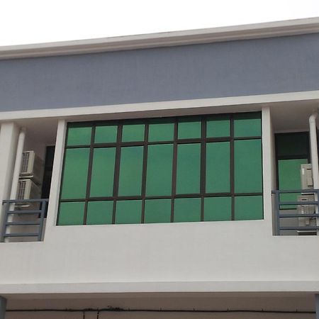 Eiman Homestay, Keluang Exterior foto